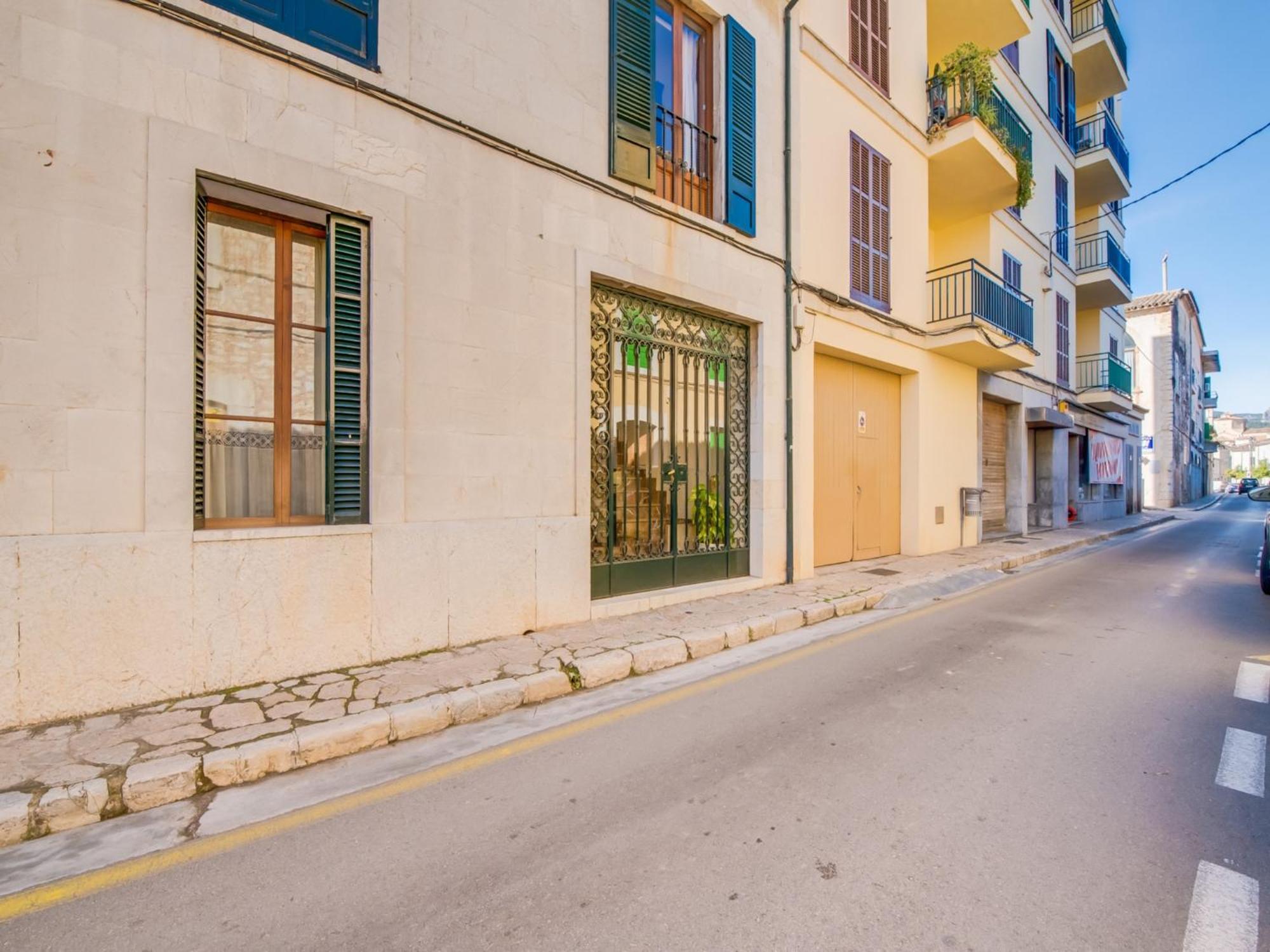 Apartment Picturesque In
